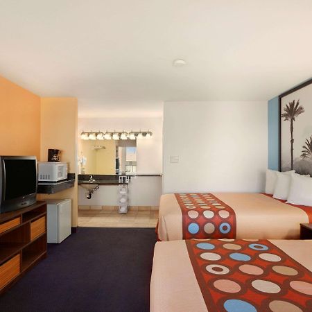 Super 8 By Wyndham Indio Ξενοδοχείο Εξωτερικό φωτογραφία