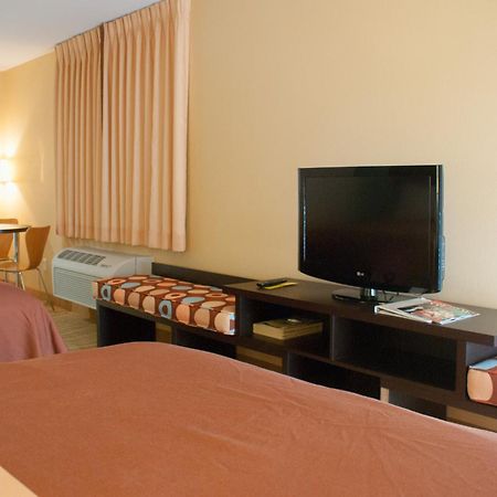 Super 8 By Wyndham Indio Ξενοδοχείο Εξωτερικό φωτογραφία