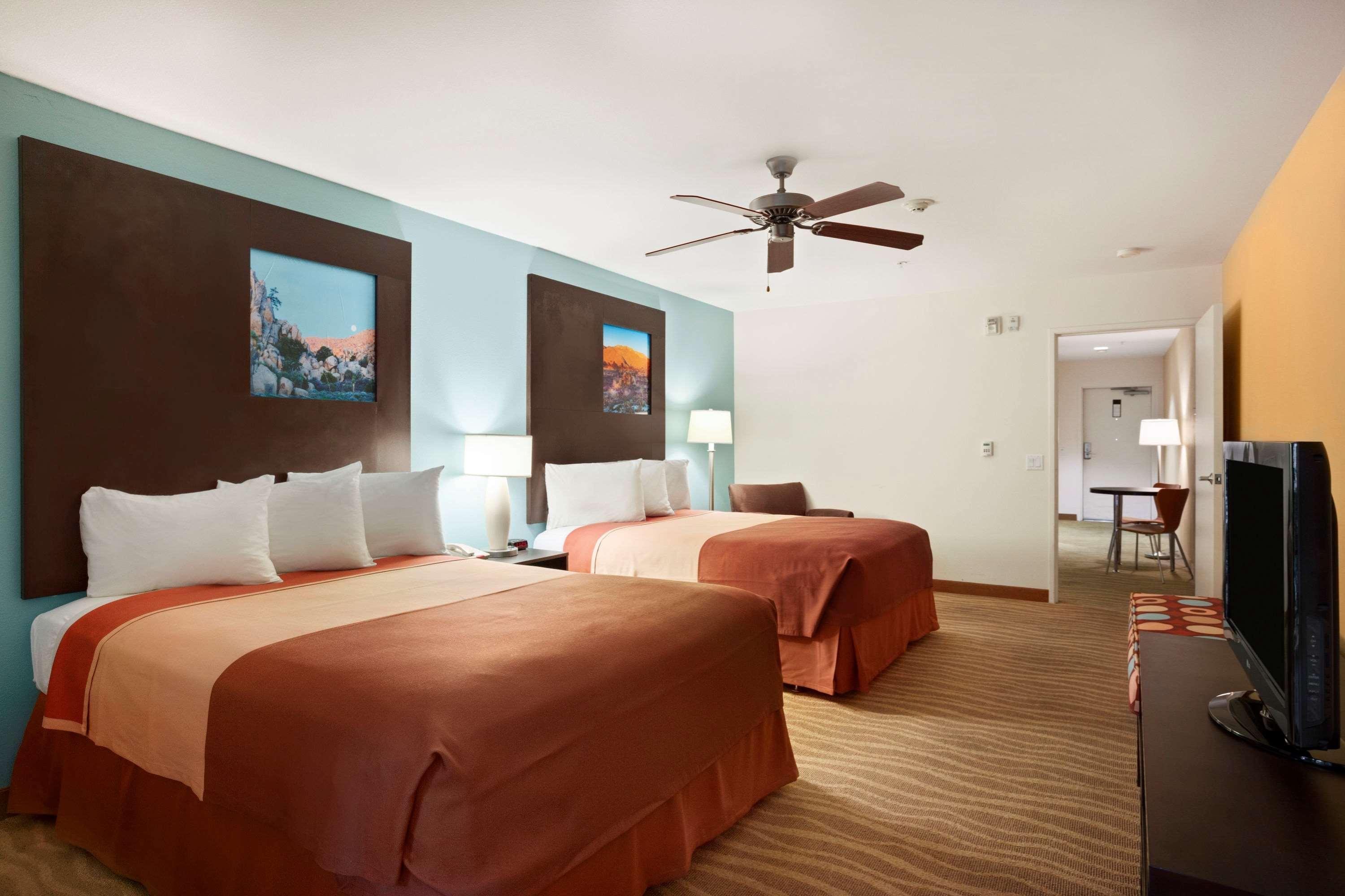 Super 8 By Wyndham Indio Ξενοδοχείο Εξωτερικό φωτογραφία