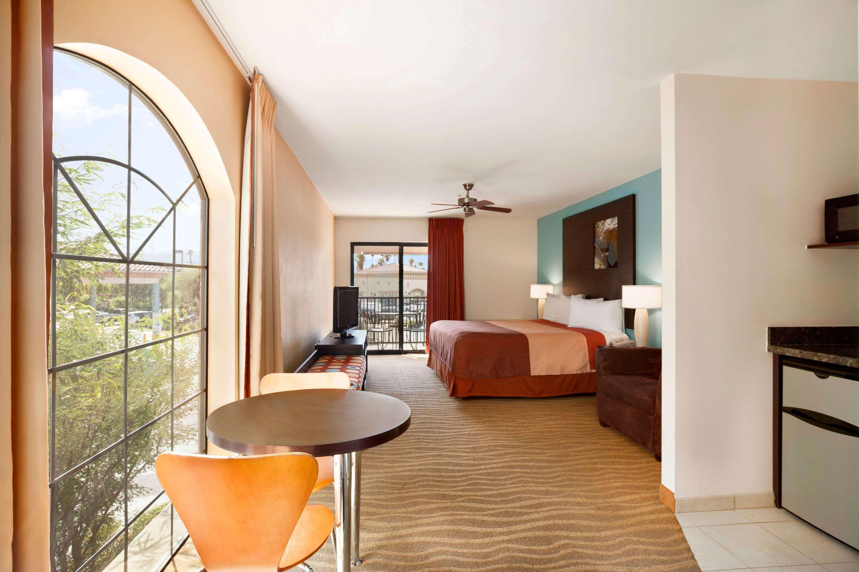 Super 8 By Wyndham Indio Ξενοδοχείο Εξωτερικό φωτογραφία