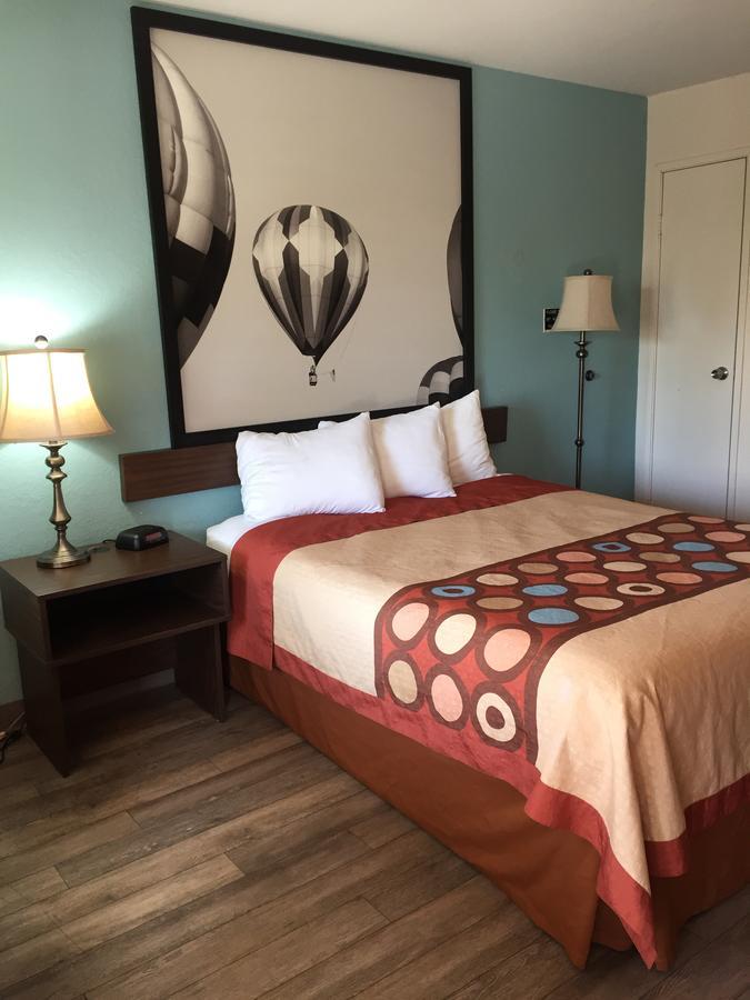 Super 8 By Wyndham Indio Ξενοδοχείο Εξωτερικό φωτογραφία